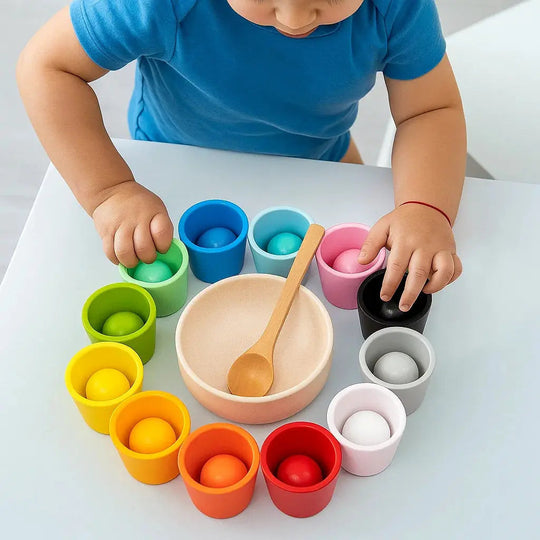 Educatief Kinderspel met Regenboog Ballen en Bekers 0